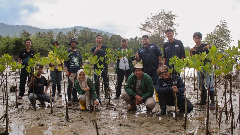 Through Map4Mangrove, AP Hub, KEHATI, and SALAKA teamed up to advance mangrove conservation, bringing together community-based conservation expertise and open mapping technology to drive actionable impact. | Photo: Tony Liong / Open Mapping Hub - Asia-Pacific