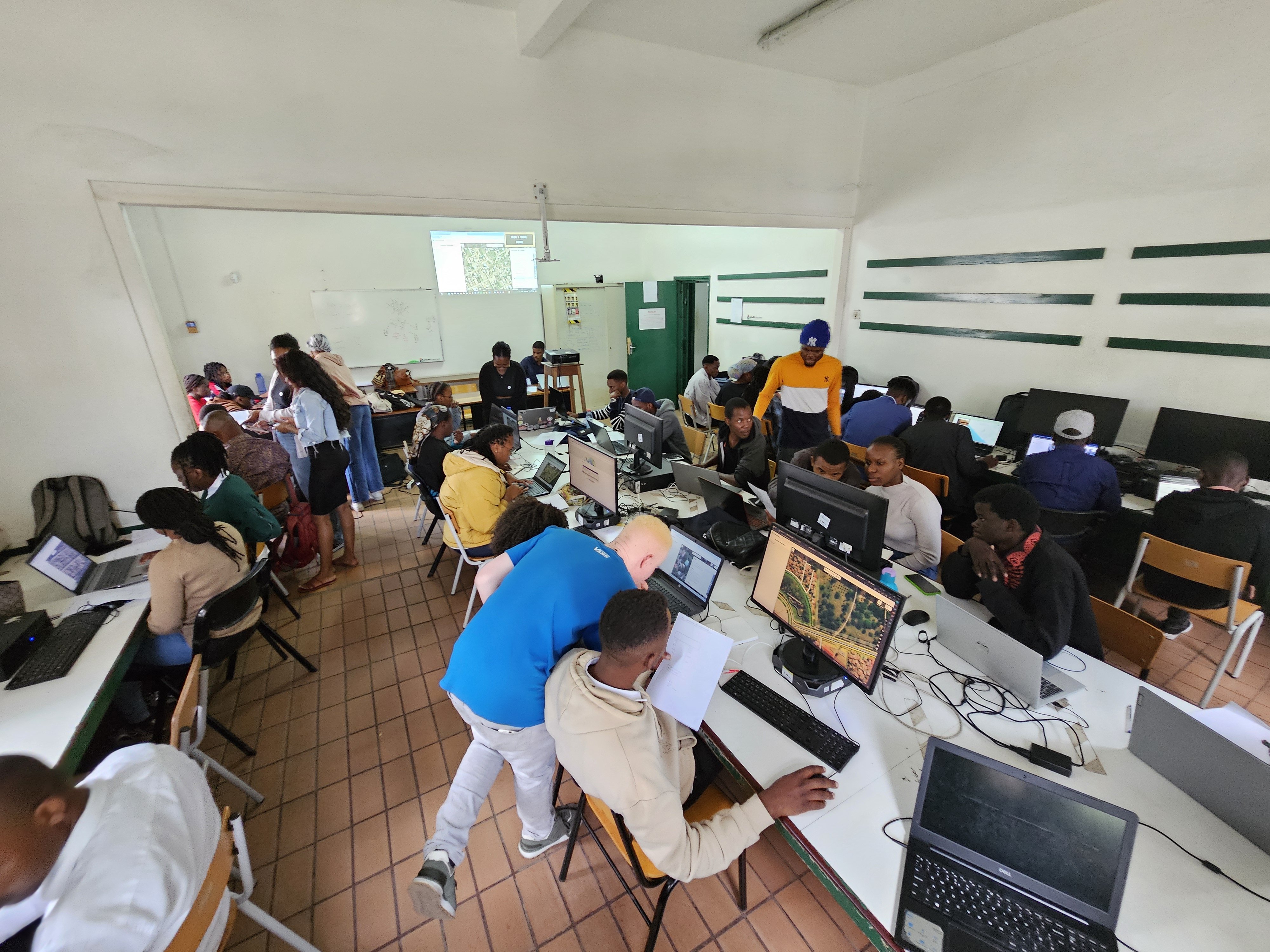 Mapathon held by MapeandoMeuBairro